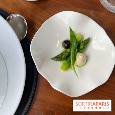 Auguste - Asperges vertes, ail noir