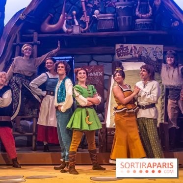 Parc Astérix : inauguration de la Tour Numérobis avec Jamel Debbouze  -  Comédie musicale : C'est du délire