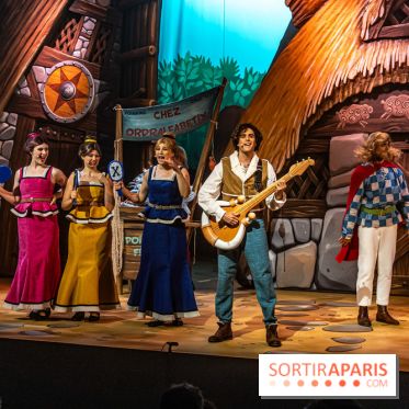 Parc Astérix : inauguration de la Tour Numérobis avec Jamel Debbouze  -  Comédie musicale : C'est du délire