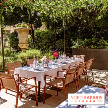 La terrasse jardin Summer de la Bauhinia au Shangri-La Paris