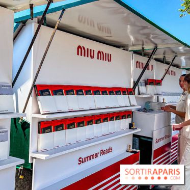 Miu-Miu distribue des livres et des glaces gratuites sur les quais parisiens ! - image00009