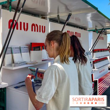 Miu-Miu distribue des livres et des glaces gratuites sur les quais parisiens ! - image00013