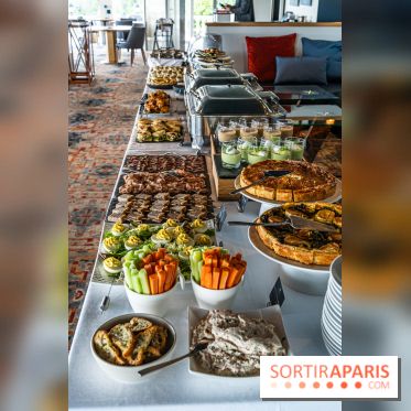 Le Brunch à volonté du belvédère au Domaine de la Corniche dans les Yvelines - photos -  buffet