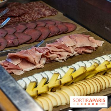 Le Brunch à volonté du belvédère au Domaine de la Corniche dans les Yvelines - photos -  charcuteries et fromages