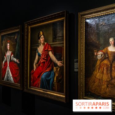 Exposition 'Bijoux de Scène de la Comédie Française' à l'hôtel historique de Mercy-Argenteau qui se dévoile