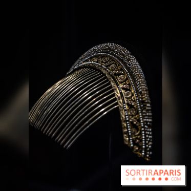 Exposition 'Bijoux de Scène de la Comédie Française' à l'hôtel historique de Mercy-Argenteau qui se dévoile