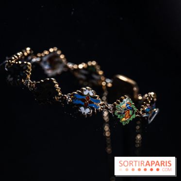 Exposition 'Bijoux de Scène de la Comédie Française' à l'hôtel historique de Mercy-Argenteau qui se dévoile