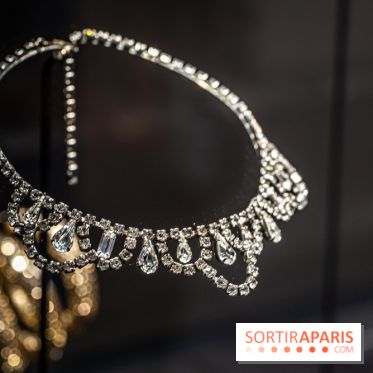 Exposition 'Bijoux de Scène de la Comédie Française' à l'hôtel historique de Mercy-Argenteau qui se dévoile