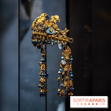 Exposition 'Bijoux de Scène de la Comédie Française' à l'hôtel historique de Mercy-Argenteau qui se dévoile