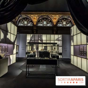 Exposition 'Bijoux de Scène de la Comédie Française' à l'hôtel historique de Mercy-Argenteau qui se dévoile