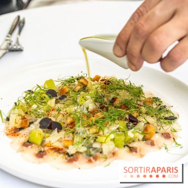 La terrasse du Jardin Privé à Châtelet Les Halles en mode barbecue  -  carpaccio de bar