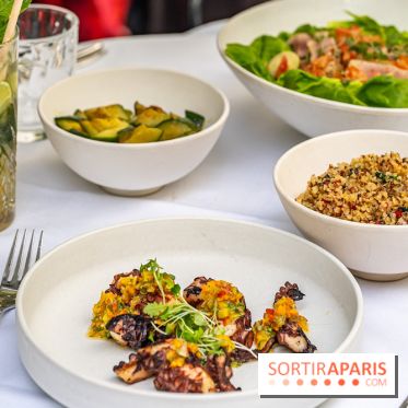 La terrasse du Jardin Privé à Châtelet Les Halles en mode barbecue  -  plats 