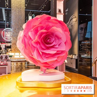 Le Café de la Rose Lancôme par Nina Métayer sur les Champs-Elysées à Paris