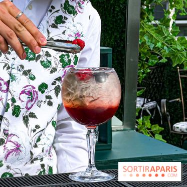 Le Marta, le bar à cocktails perché sur le rooftop de l'Hôtel Barrière Fouquet's Paris tout l'été