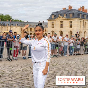 JO Paris 2024 : Les porteurs et relais de la flamme à Versailles -  Salma Hayek