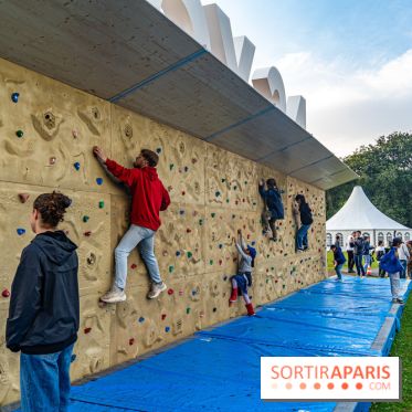 La Fan zone de Saint-Quentin en Yveli!nes, soirée Ofenbach et drones -  A7C0342