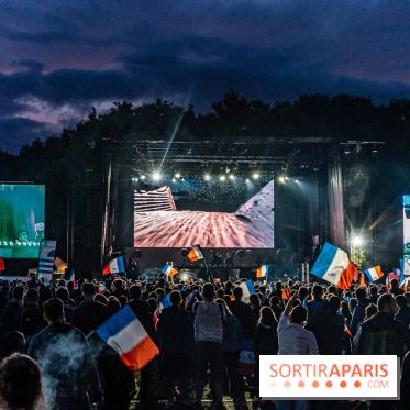 La Fan zone de Saint-Quentin en Yveli!nes, soirée Ofenbach et drones -  A7C0445