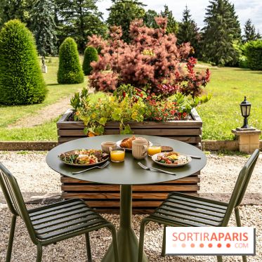 Le brunch à volonté exceptionnel de la Maison du Val à Saint-Germain-en-Laye dans les Yvelines - 78  -  table au soleil