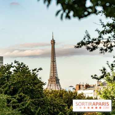 La terrasse dans un jardin avec vue Tour Eiffel du Marguerite 1606 au Domaine de la Reine Margot