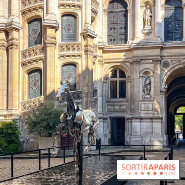 ZEUS, cheval métallique de la cérémonie d'ouverture des JO de Paris 2024 à l'Hôtel de Ville