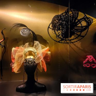 Stephen Jones, chapeaux d'artistes : l'exposition insolite et créative se dévoile au Palais Galliera
