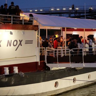 Un nouvel an sur la Seine : rendez-vous sur la Péniche Alizé - 41992205 2242730119073654 6430470145612709888 o