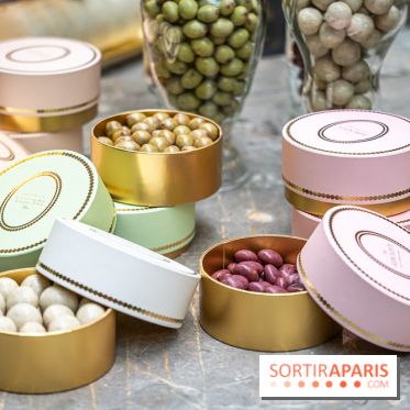 La bûche coffrets de Noël en trompe l'œil de Ladurée 2024 par Julien Alvarez et les créations de fête -  A7C2286