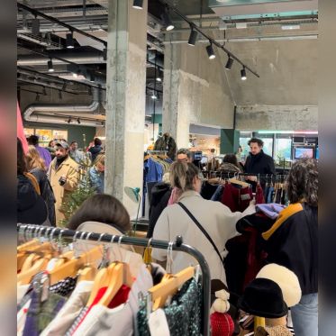 Un marché de Noël insolite dans 19ème : venez trouver des pépites en secondes mains - C76445EE EAE3 4D59 A4D3 F7C77D52DFE4 1 105 c