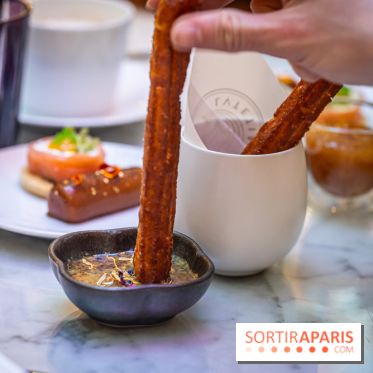 Le sublime tea time de Noël du Lutetia 2024 par Nicolas Guercio - les photos  -  Churros salés à la tomme fleurie