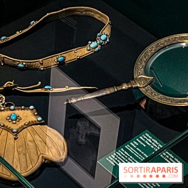Bijoux de scène de l'Opéra de Paris : l'exposition de parures merveilleuses au Palais Garnier - IMG 2384 jpg