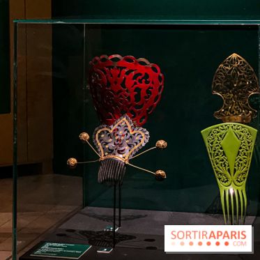 Bijoux de scène de l'Opéra de Paris : l'exposition de parures merveilleuses au Palais Garnier - IMG 2427