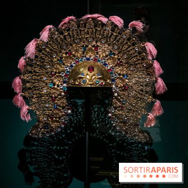 Bijoux de scène de l'Opéra de Paris : l'exposition de parures merveilleuses au Palais Garnier - IMG 2439 jpg