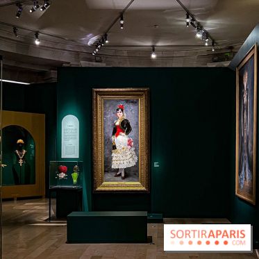 Bijoux de scène de l'Opéra de Paris : l'exposition de parures merveilleuses au Palais Garnier