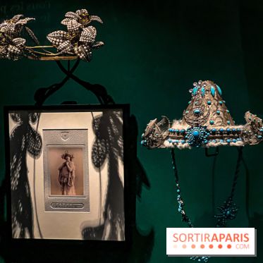 Bijoux de scène de l'Opéra de Paris : l'exposition de parures merveilleuses au Palais Garnier - IMG 2521