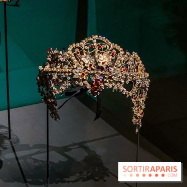 Bijoux de scène de l'Opéra de Paris : l'exposition de parures merveilleuses au Palais Garnier - IMG 2537 jpg