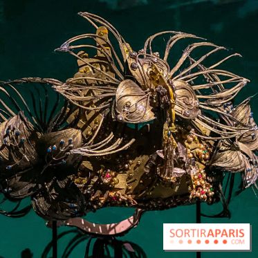 Bijoux de scène de l'Opéra de Paris : l'exposition de parures merveilleuses au Palais Garnier
