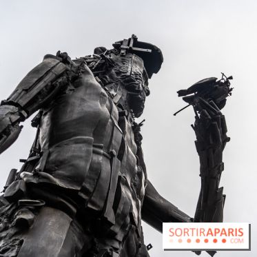 Le Centaure de César à Paris et sa statue de la Liberté miniature