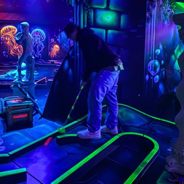 Ocean 12, le mini-golf indoor pour toute la famille à Bercy Village