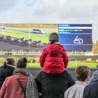 Bon plan : Rencontrez Miss France 2025 à l’Hippodrome Paris-Vincennes  - BV 20231119150550BV1 9934