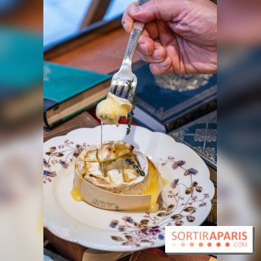 Le Bistro des Livres, le restaurant français pour les amoureux des bouquins -  camembert rôti