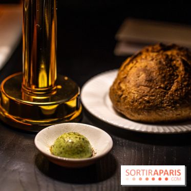 Monsieur Claude, le restaurant par Danny Khezzar à Rueil dans le 92 - pain et beure à l'ail des ours