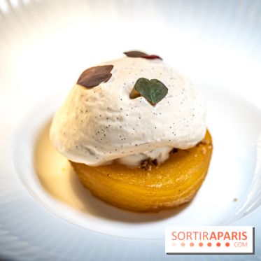 Monsieur Claude, le restaurant par Danny Khezzar à Rueil dans le 92 - LA POMME AU FOUR Pomme rôtie au four, praliné pistache, crumble, glace verveine, siphon vanille brûlée, Oxalis