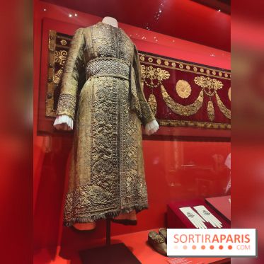 Le Dernier sacre : l'exposition immersive dans les coulisses d'un couronnement au Mobilier national  - fotor 1744999701305