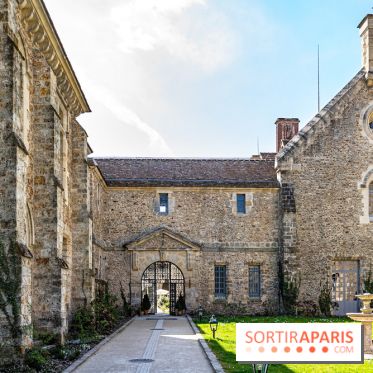 Les Chasses, le restaurant insolite avec une superbe terrasse à l'Abbaye des vaux de Cernay dans les Yvelines