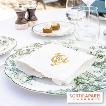 Les Chasses, le restaurant insolite avec une superbe terrasse à l'Abbaye des vaux de Cernay dans les Yvelines