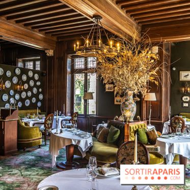 Les Chasses, le restaurant insolite avec une superbe terrasse à l'Abbaye des vaux de Cernay dans les Yvelines