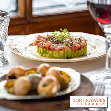 Margaux, le restaurant français typique, face à la Tour Eiffel - A7C09261