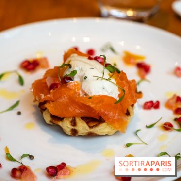 Le brunch de Pierre Hermé à Beaupassage  - Gaufre salée, saumon fumé,   crémeux acidulé, grenade 