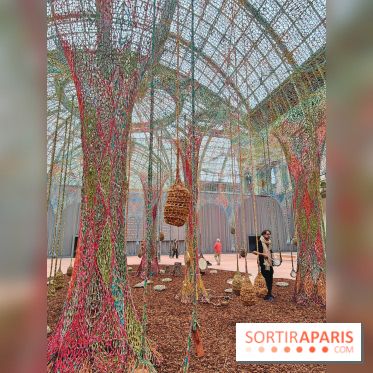 Ernesto Neto tisse une nouvelle installation monumentale gratuite au Grand Palais, nos photos