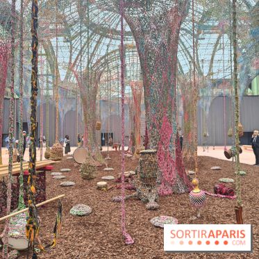 Ernesto Neto tisse une nouvelle installation monumentale gratuite au Grand Palais, nos photos